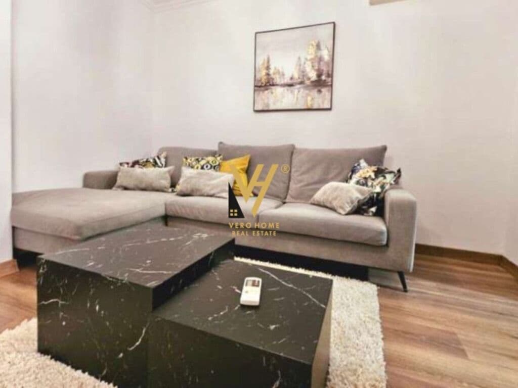 Jepet Apartament 2+1+ballkon me qera ne Qender 100 m2
