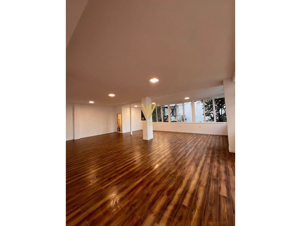 JEPET AMBIENT BIZNESI 150 M2 ME QERA TE LIQENI THATE 180.000 LEKE 2