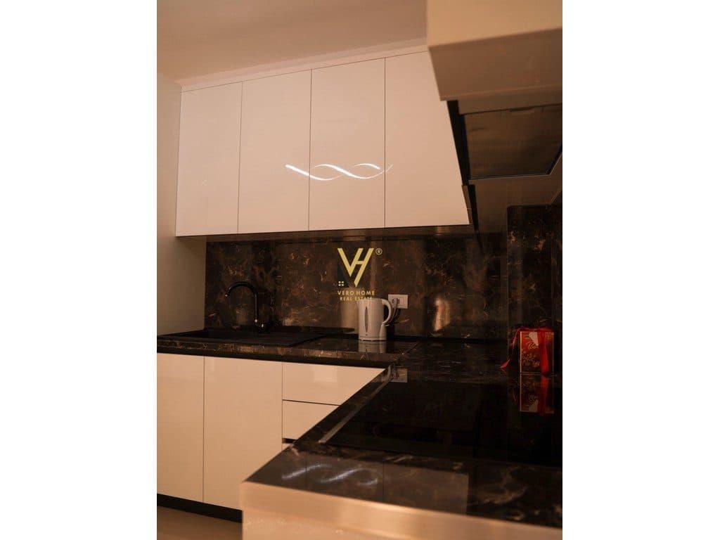JEPET APARTAMENT 1+1 ME QIRA TE BULEVARDI BLU, KAMEZ 45.000 LEKE 3