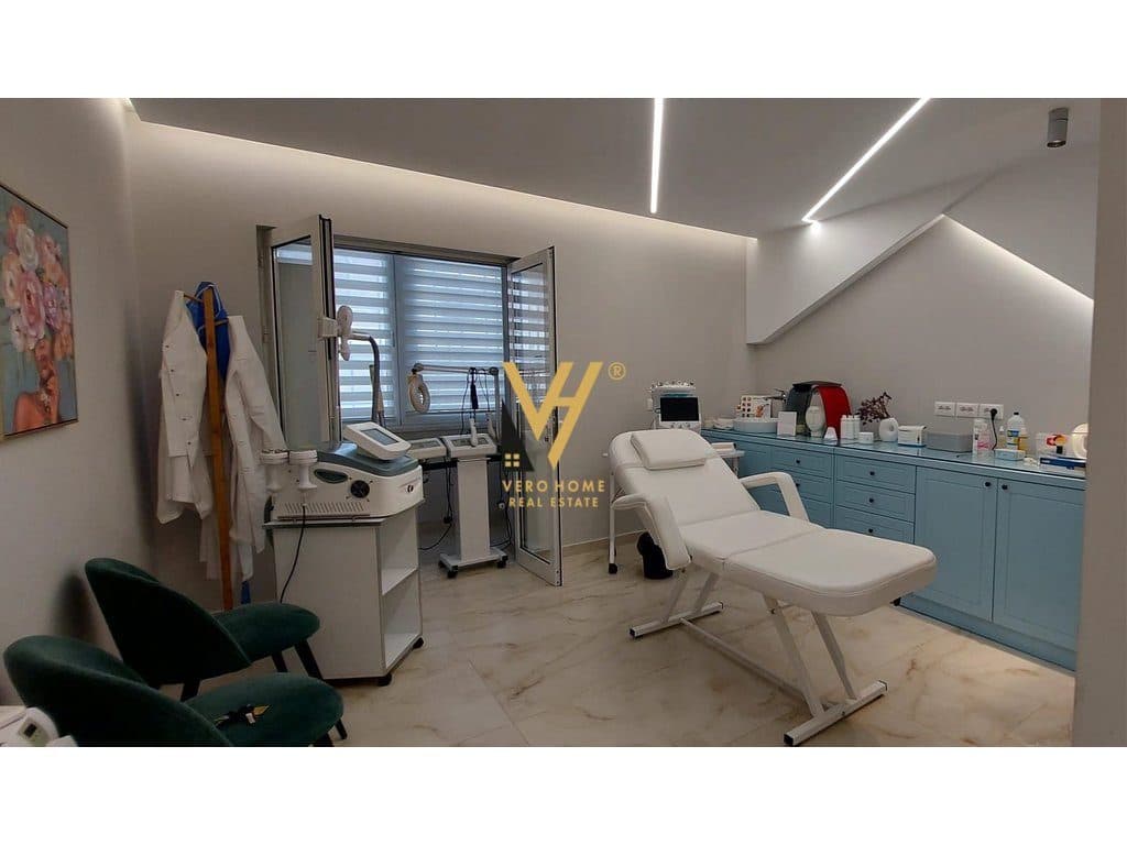 JEPET AMBIENT BIZNESI 70 M2 ME QERA TE RRUGA MINE PEZA 1.900 EURO 3