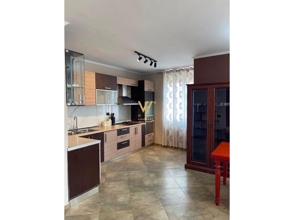 JEPET APARTAMENT 2+1 ME QERA TE ALI DEMI 80.000 LEKE 2