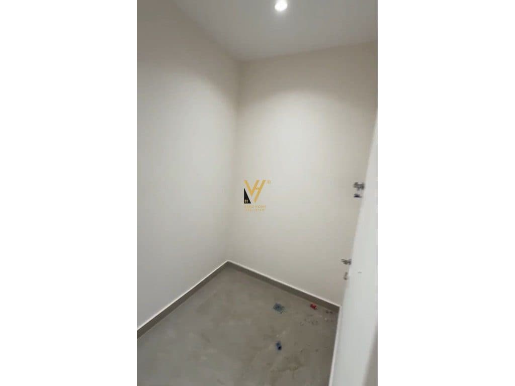 JEPET AMBIENT BIZNESI 60 M2 ME QIRA TE TREGU ELEKTRIK 800 EURO 3