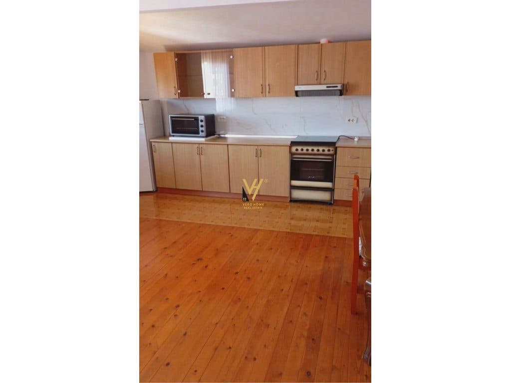 JEPET APARTAMENT 2+1 ME QIRA TE KODRA E PRIFTIT 45.000 LEKE 2