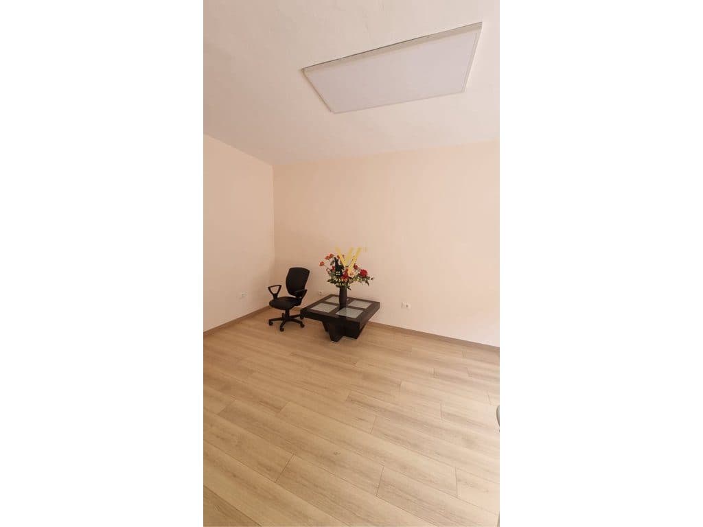 JEPET ZYRE 50 M2 ME QERA TE RRUGA E DURRESIT 60.000 LEKE 3