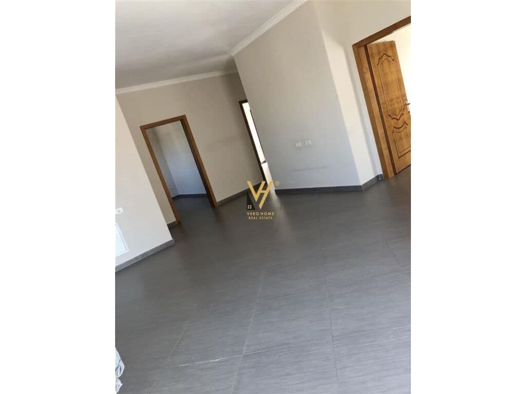 Jepet Apartament 2+1+2+ballkon me qera te 5 Maji 115 m2 4