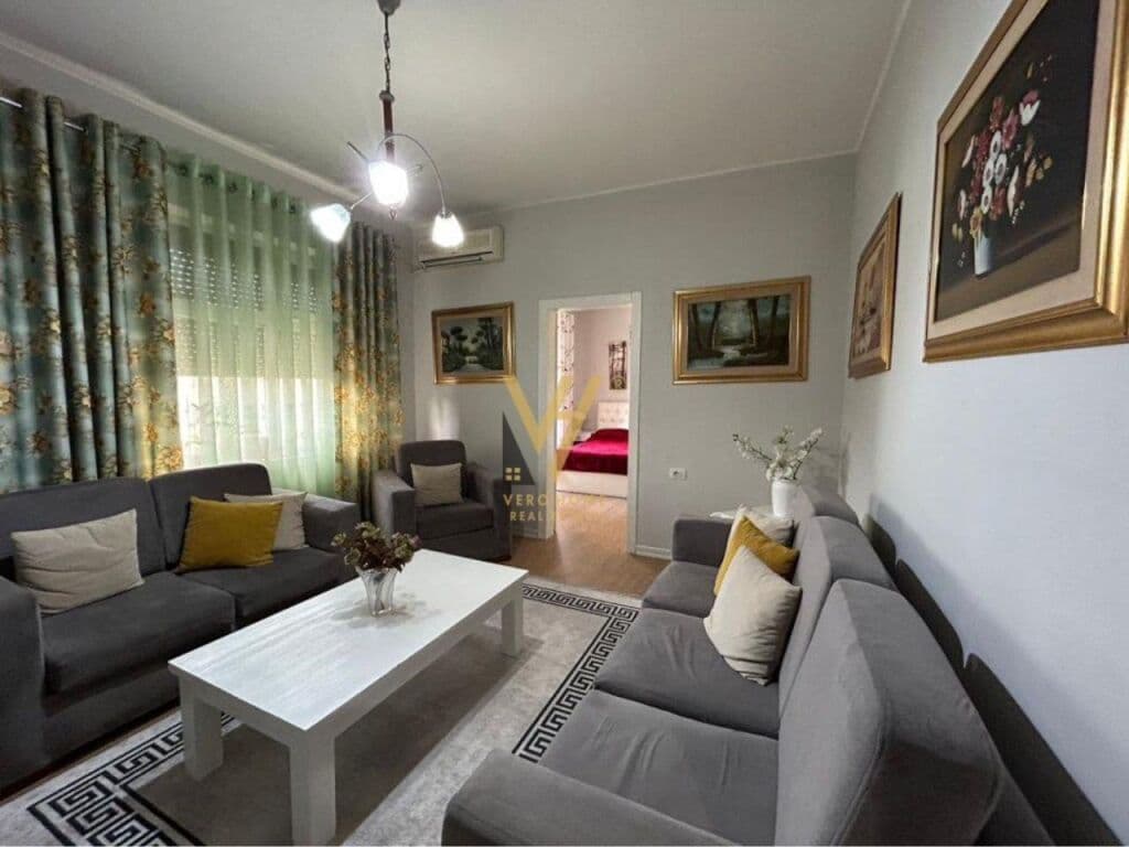 Shitet apartament 3+1+2 tek Bulevardi Zogu i Pare 85 m2