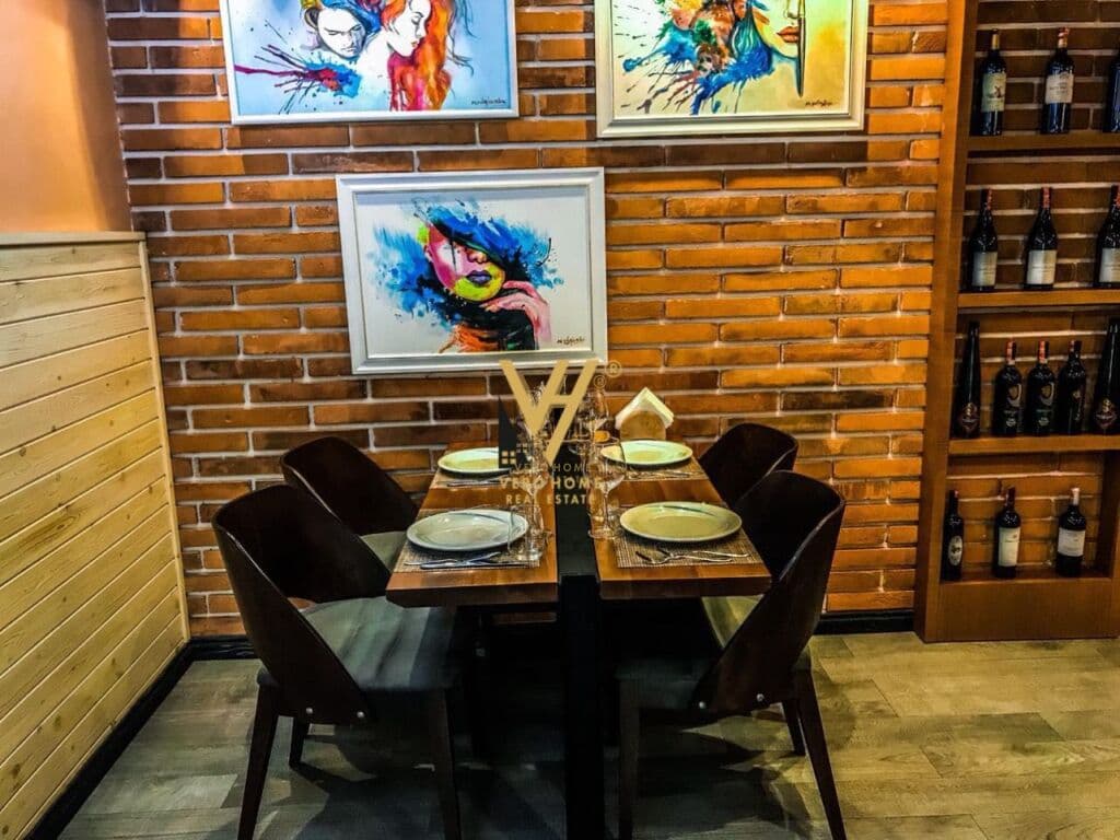 JEPET BAR RESTORANT 157 M2 ME QERA TE RRUGA E DURRESIT 2.200 EURO 4