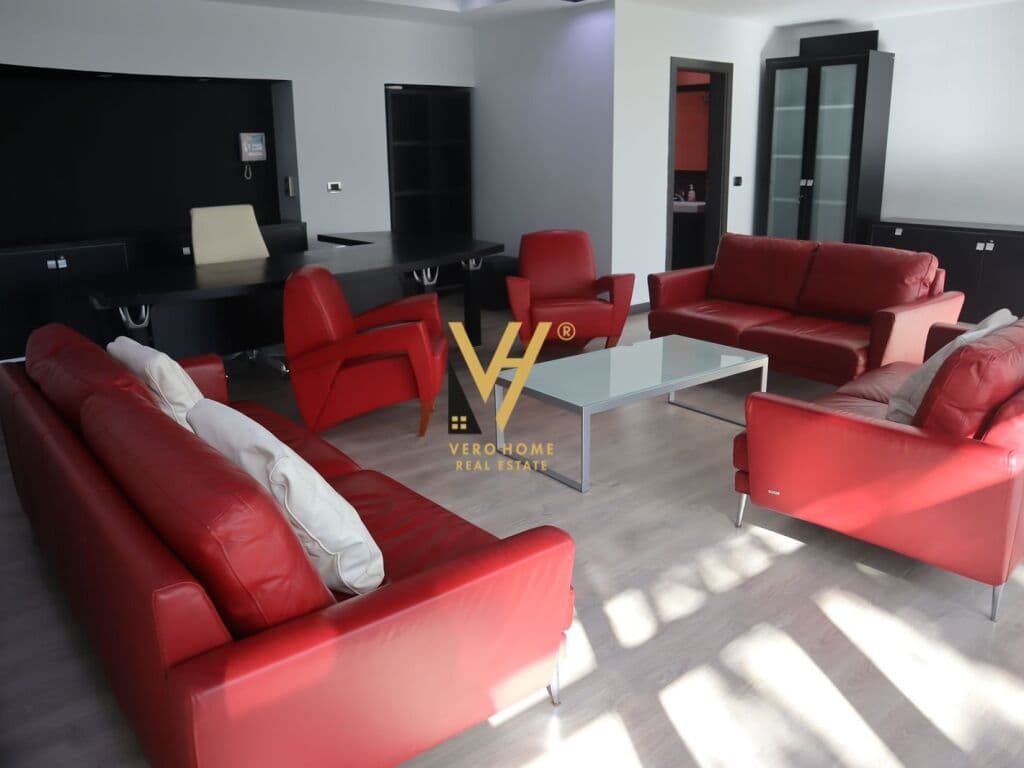 Jepet ambjent biznesi me qera te Ish Stacioni i Trenit 250 m2 2