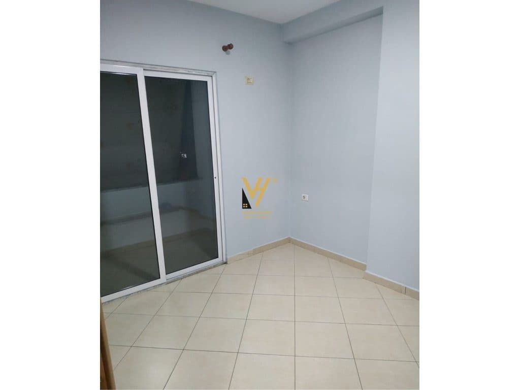 JEPET ZYRE 90 M2 ME QERA TE RR RIZA CEROVA 55.000 LEKE 3