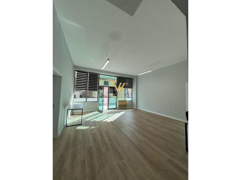 JEPET ZYRE 150 M2 ME QERA TE KOMUNA E PARISIT 2.000 EURO 4