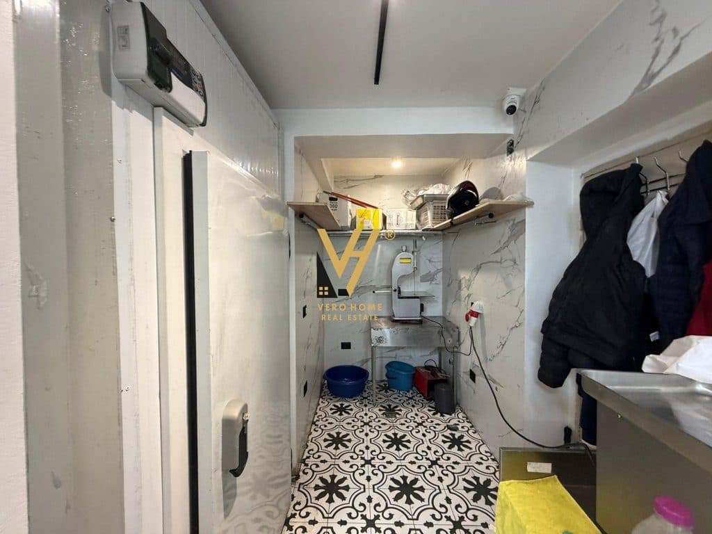 SHITET AMBIENT DHE BIZNES TE RRUGA FERIT XHAJKO 340.000 EURO 4