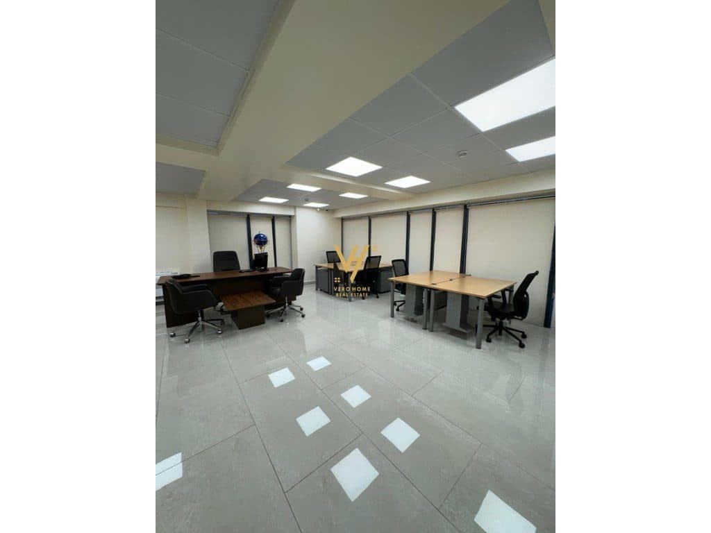 JEPET ZYRE 150M2 ME QERA TE RRUGA E ELBASANIT 1.700 EURO 3