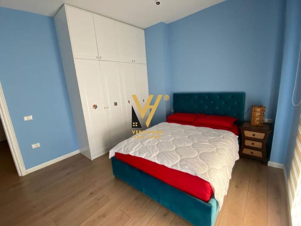 JEPET APARTAMENT 4+1+2 ME QERA TE RRUGA MYSLYM SHYRI 1.200 EURO 4