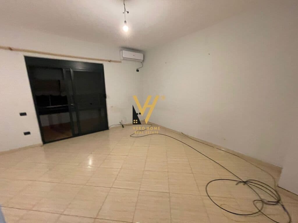 Jepet Apartament 3+1+2+ballkon me qera te Rruga Peti 95 m2 4