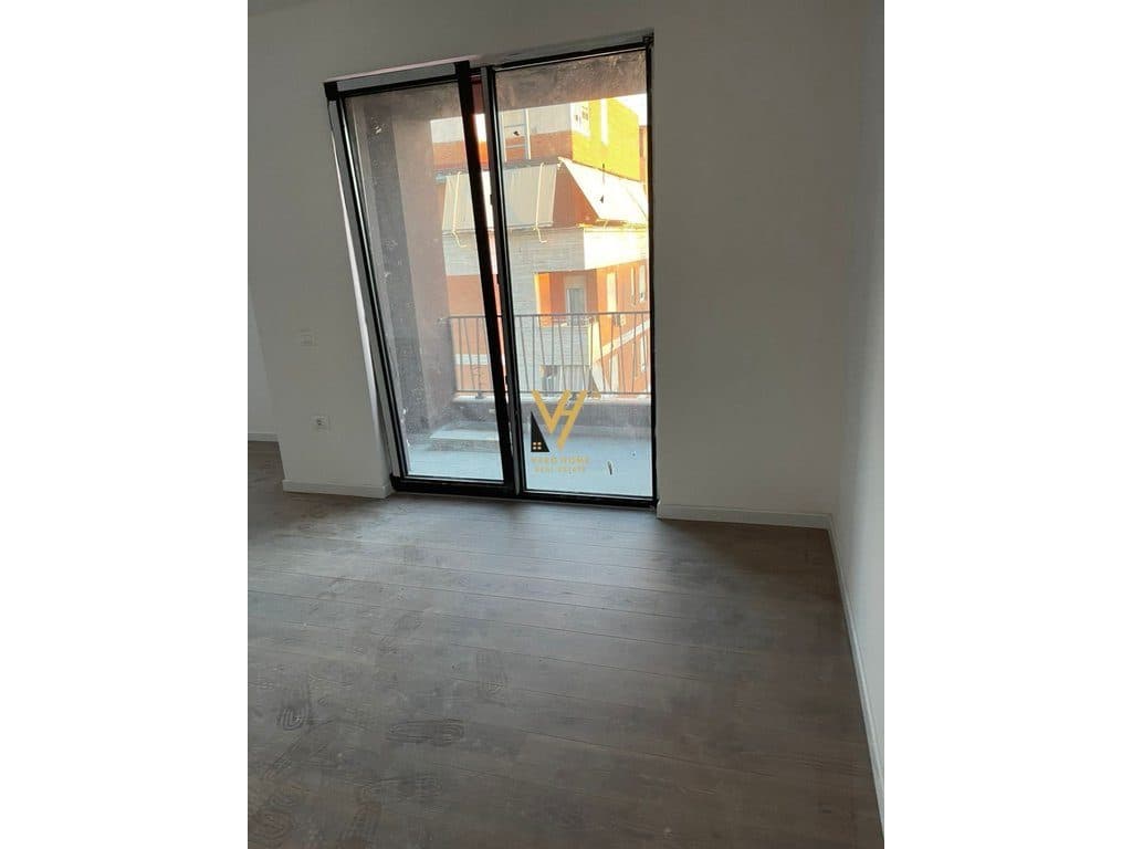 JEPET ZYRE 90 M2 ME QIRA TE MYSLYM SHYRI 1.000 EURO 2