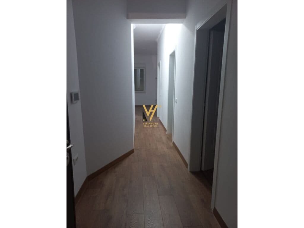 Jepet zyre me qera te Rruga e Durresit 200 m2 2