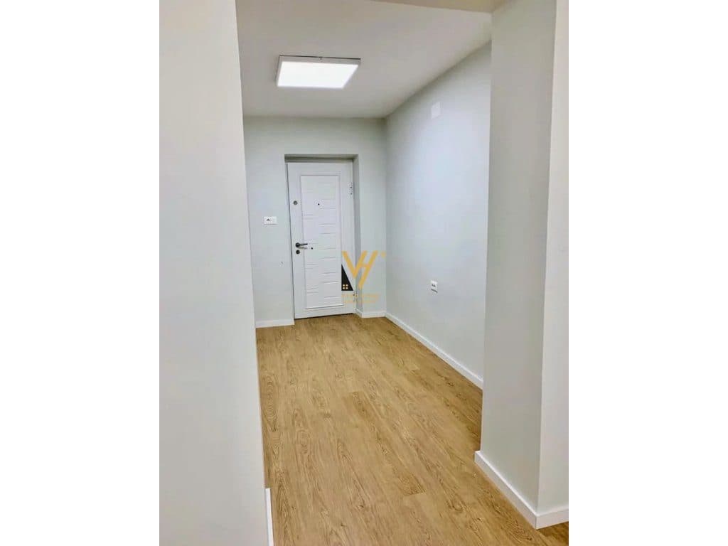 JEPET ZYRE 36 M2 ME QERA TE BLLOKU 450 EURO 3