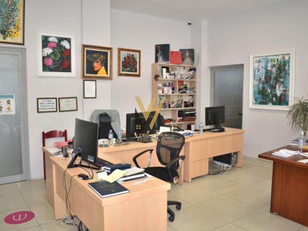 Shitet ambjent komercial ne Blloke 335.5 m2