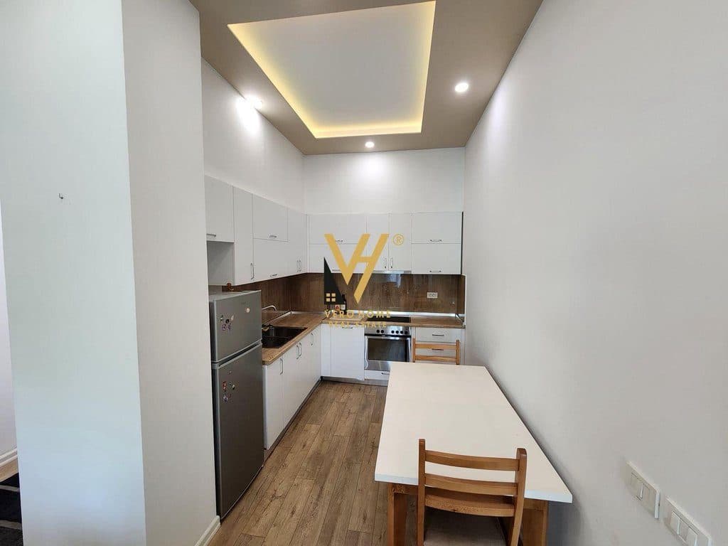 JEPET APARTAMENT 2+1+2 ME QIRA TE RRUGA PETI 850 EURO 2