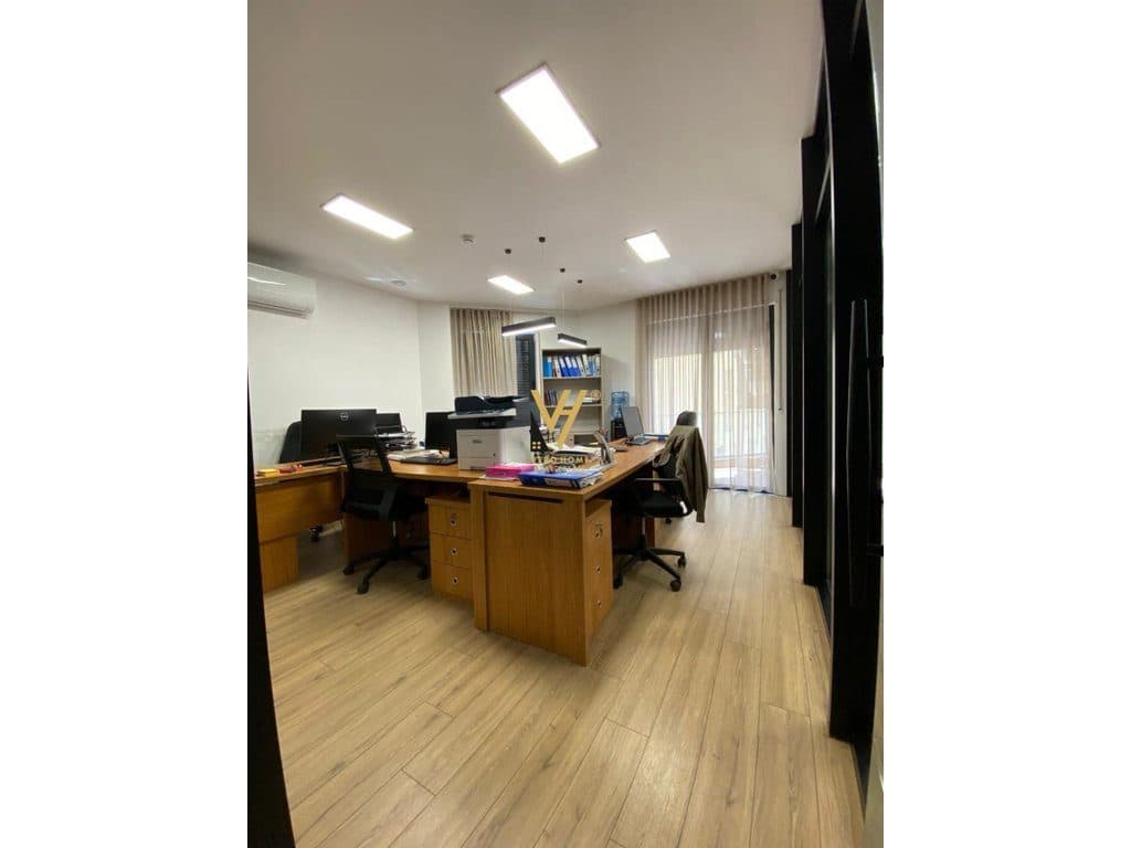 JEPET ZYRE 317 M2 ME QIRA TE RRUGA E BARRIKADAVE 400.000 LEKE 4