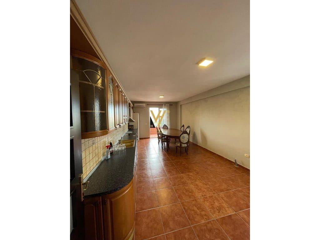 JEPET DUPLEX-ZYRE 300 M2 ME QERA TE KOMUNA E PARISIT 1.500 EURO 3
