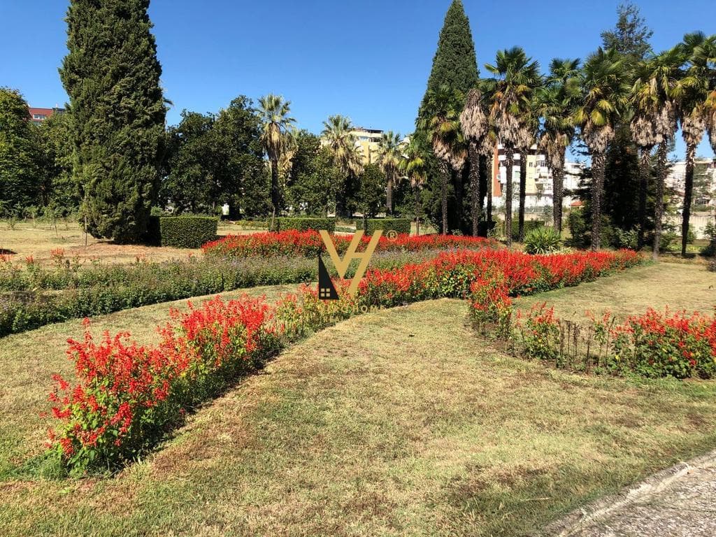 SHITET APARTAMENT 3+1+2+BLK TE KOPSHTI BOTANIK 235.000 EURO 1