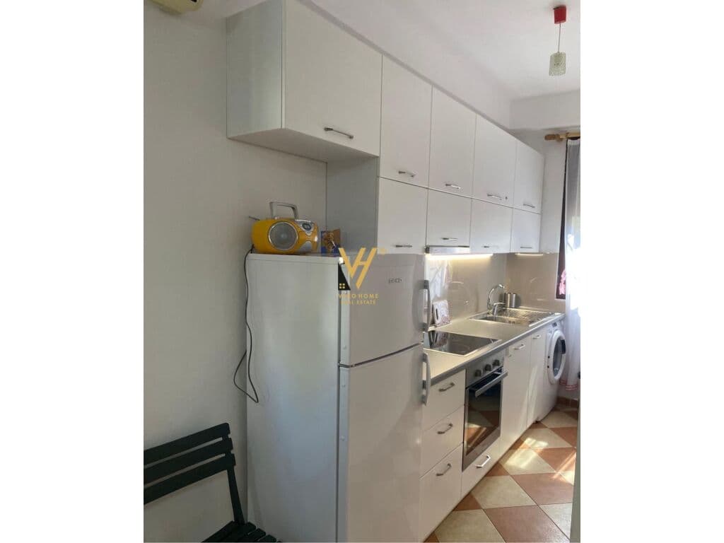 Shitet Apartament 1+1+ballkon te Hotel Adriatiku , Durres 45 m2 2