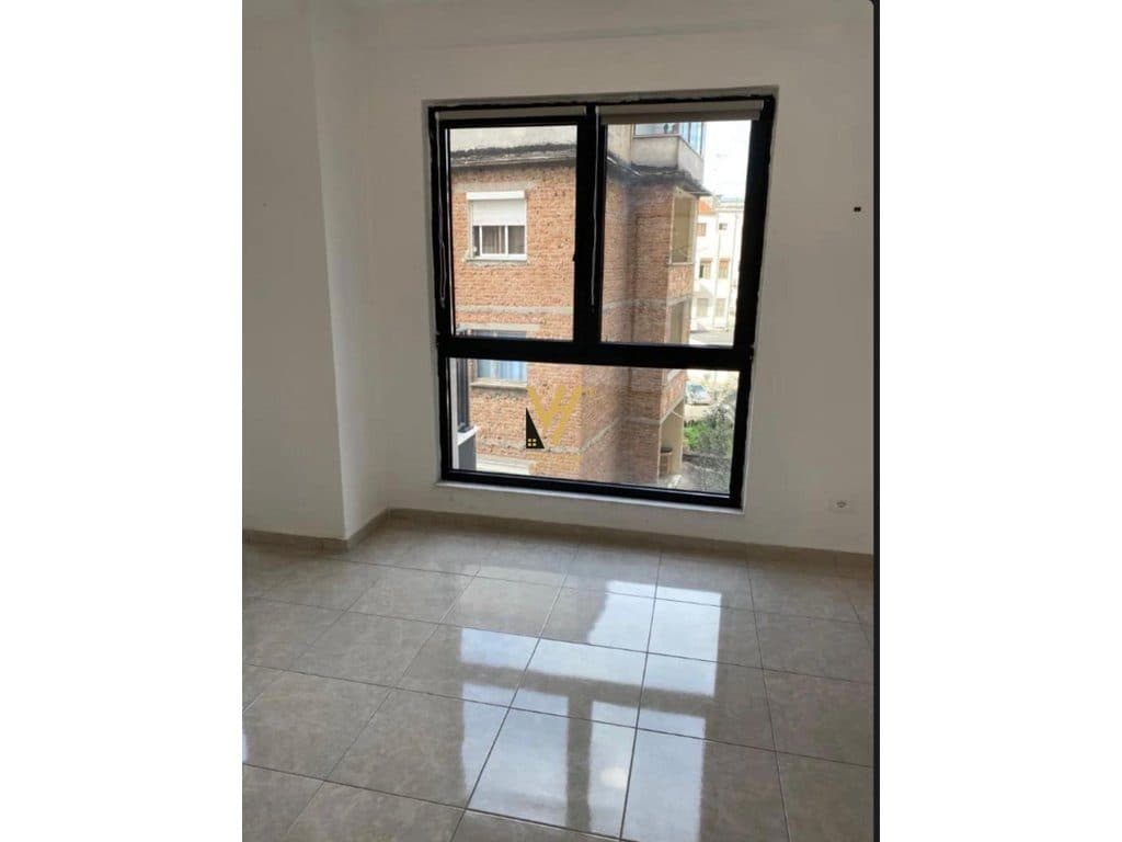 JEPET APARTAMENT 2+1+BLK ME QERA TE PAZARI I RI 800 EURO 2