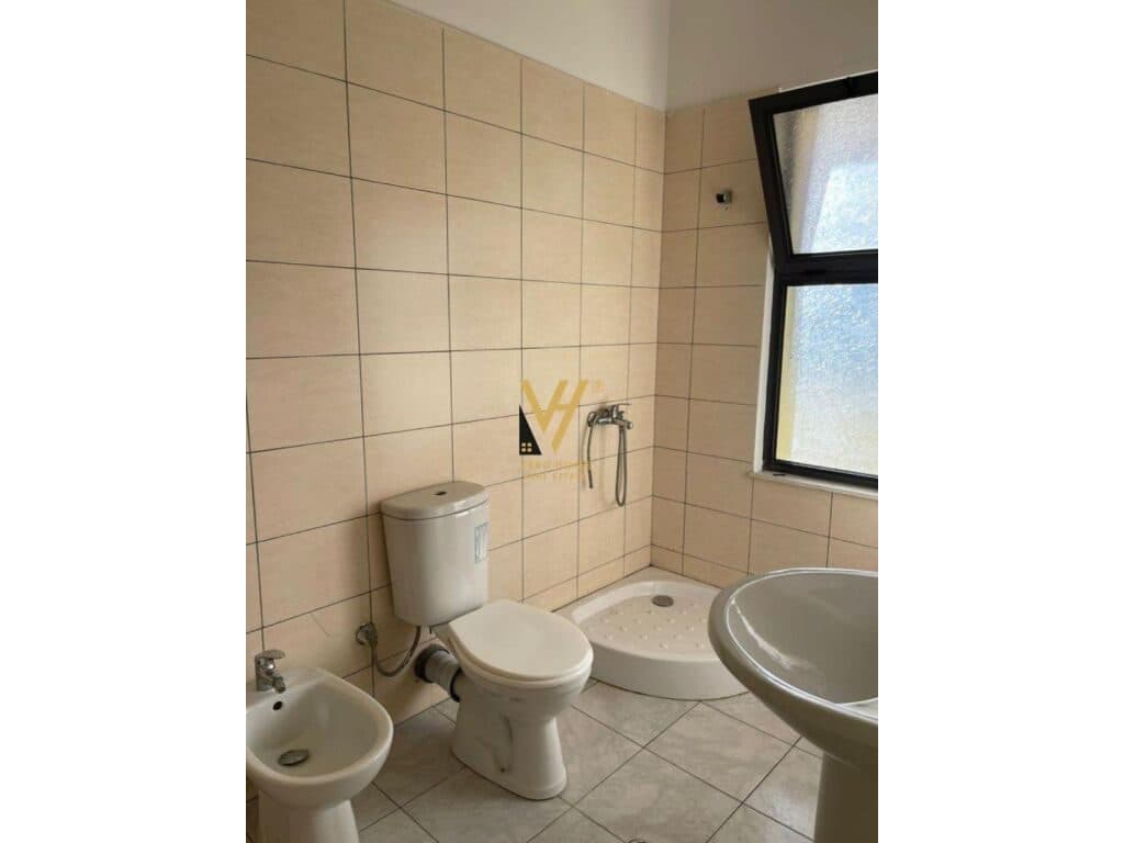 Shitet apartament 2+1+2 tek Unaza e Re 140 m2 3