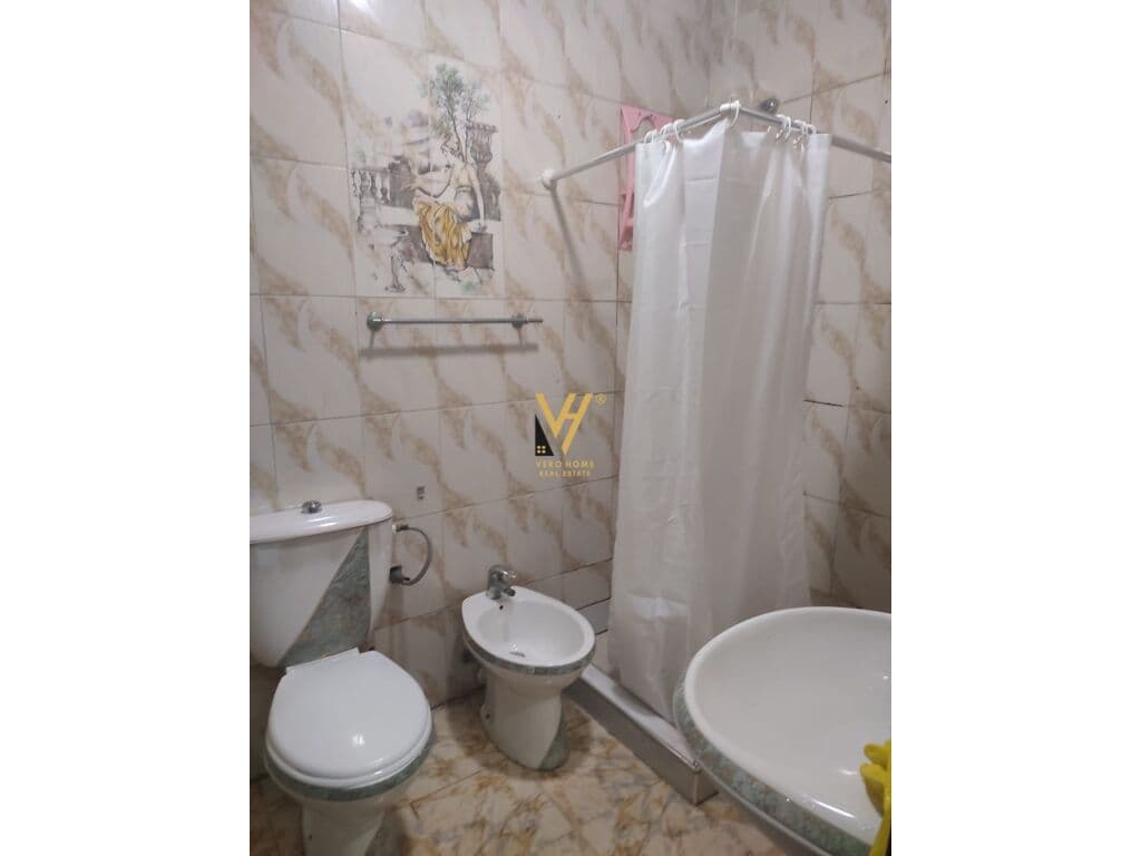 Jepet Apartament 1+1+ballkon me qera te Komuna e Parisit 75 m2 3