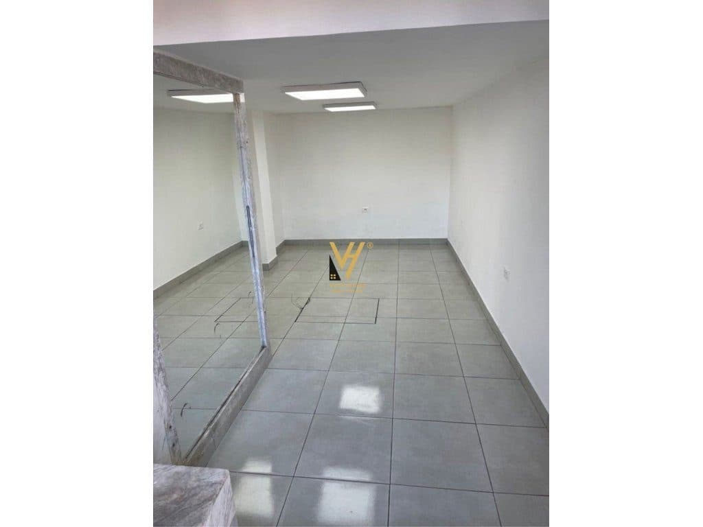 JEPET AMBIENT BIZNESI 90 M2 ME QERA TE SELVIA 900 EURO 3