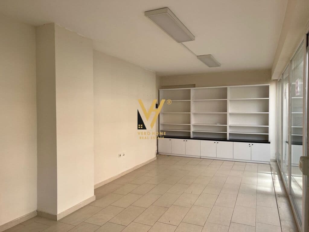 Jepet Dyqan me qera te Kodra e Diellit 40 m2