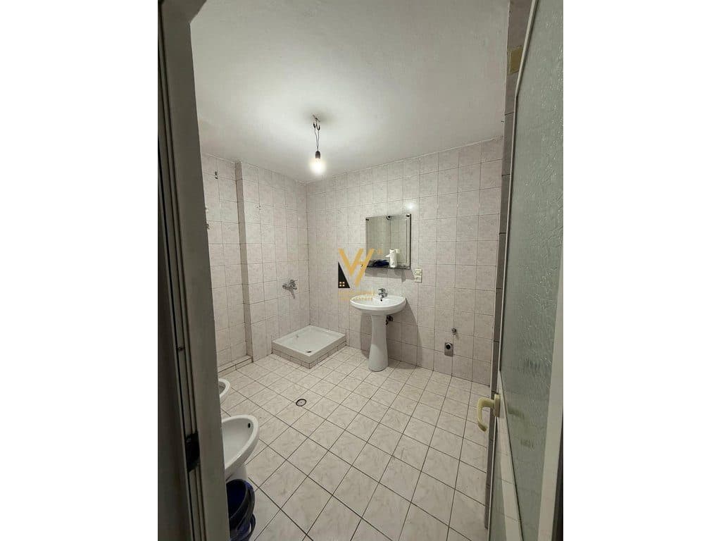 JEPET GARSONIERE 35 M2 ME QIRA NE VASIL SHANTO 420 EURO 4