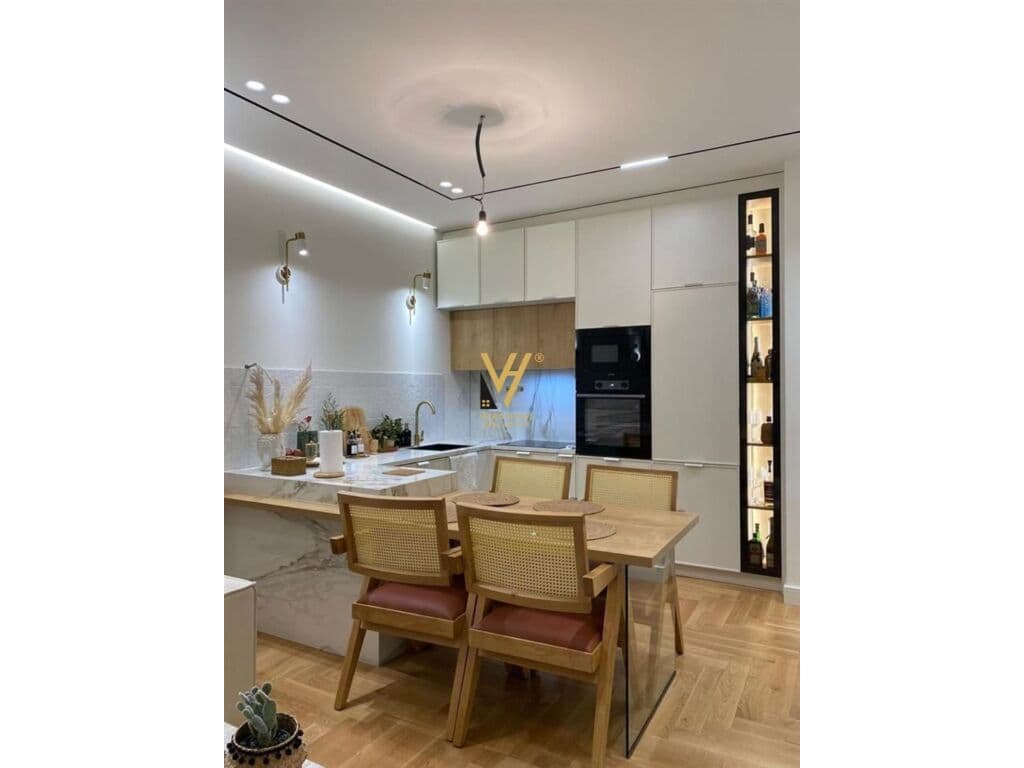 Shitet Apartament 1+1+ballkon te Rruga 5 Maji 79 m2 2