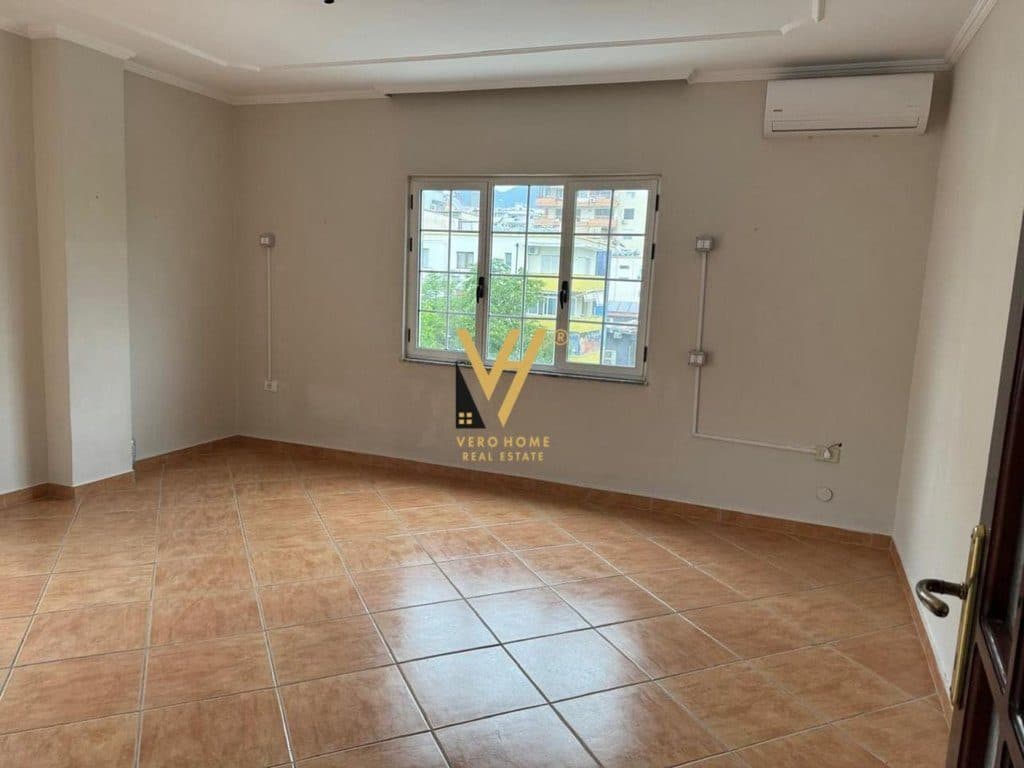 JEPET ZYRE 178 M2 ME QERA TE SHESHI WILLSON 1.800 EURO