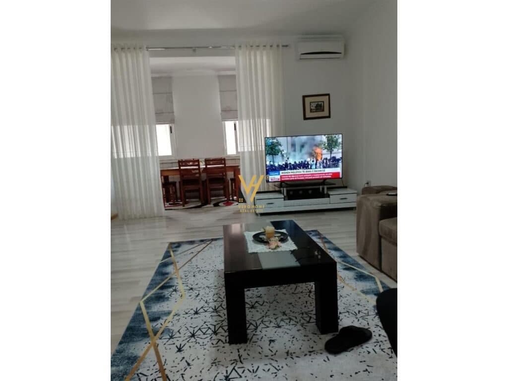 Shitet Apartament 2+1+ballkon te Rruga Foto Janku 90 m2