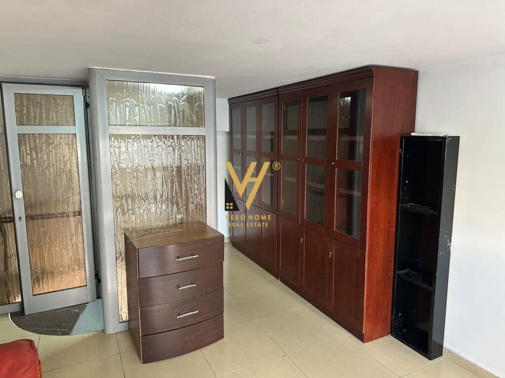 JEPET AMBIENT BIZNESI 61 M2 ME QERA TE ZOGU I ZI 1.000 EURO 2