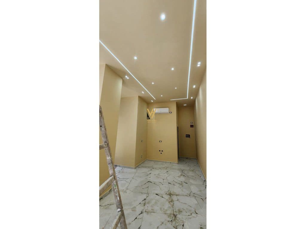 JEPET AMBIENT KOMERCIAL 180 M2 ME QIRA NE QENDER 290.000 LEKE 3