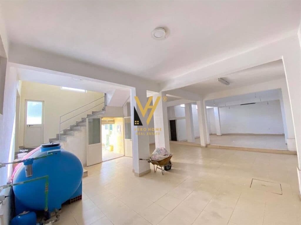 Jepet Ambient Komercial me qera te Rruga Ferit Xhajko 380 m2 2