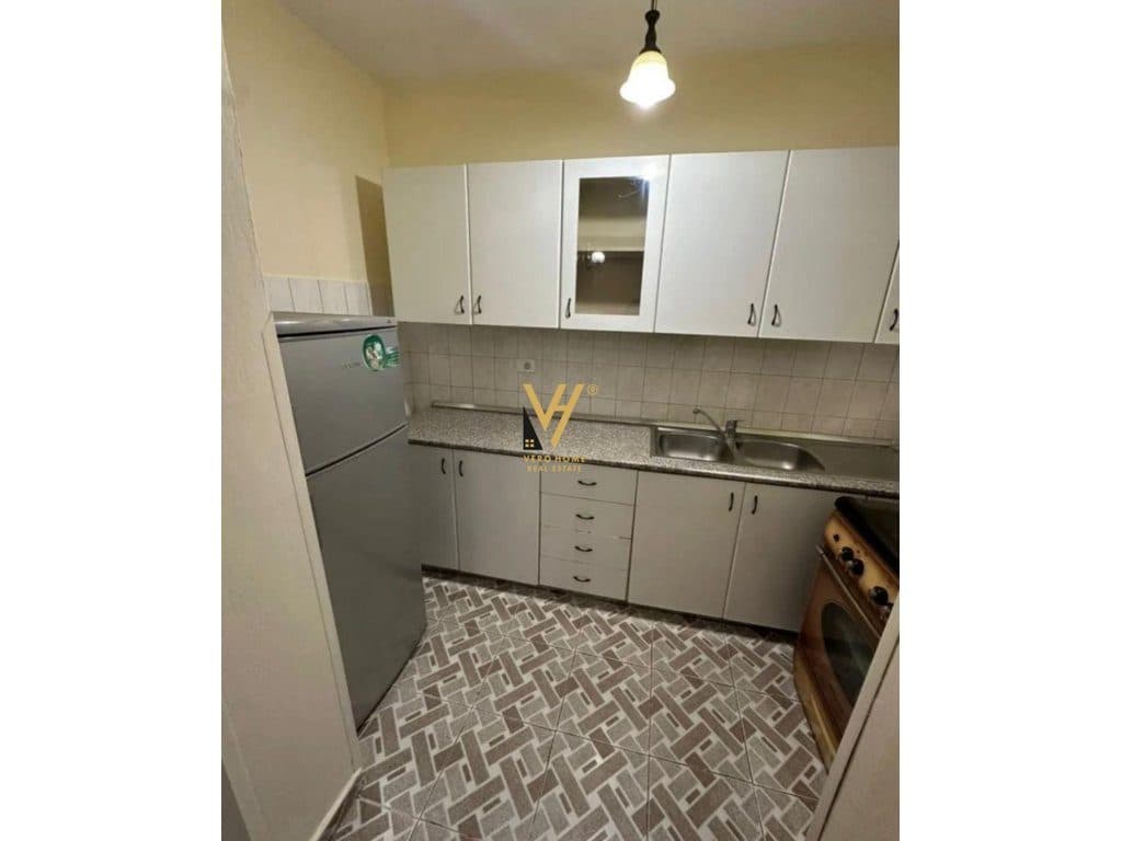 JEPET APARTAMENT 3+1+BLK TE BLV.ZOGU I PARE 60.000 LEKE 3