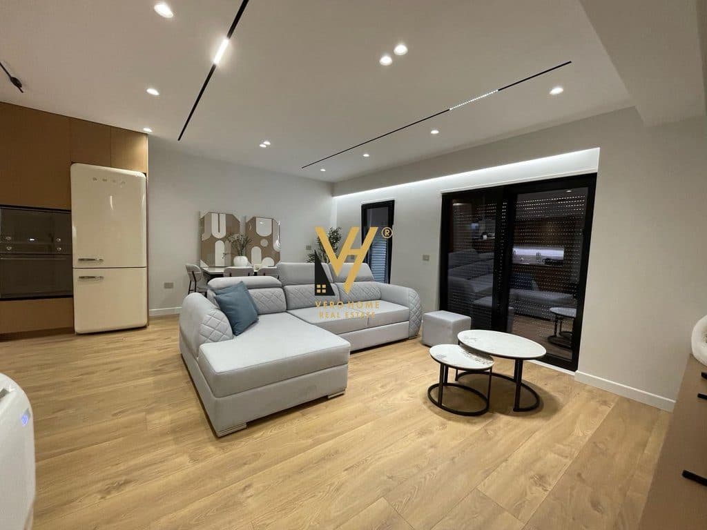 JEPET APARTAMENT 3+1+2+BLK ME QERA TE KODRA E DIELLIT 1.600 EURO