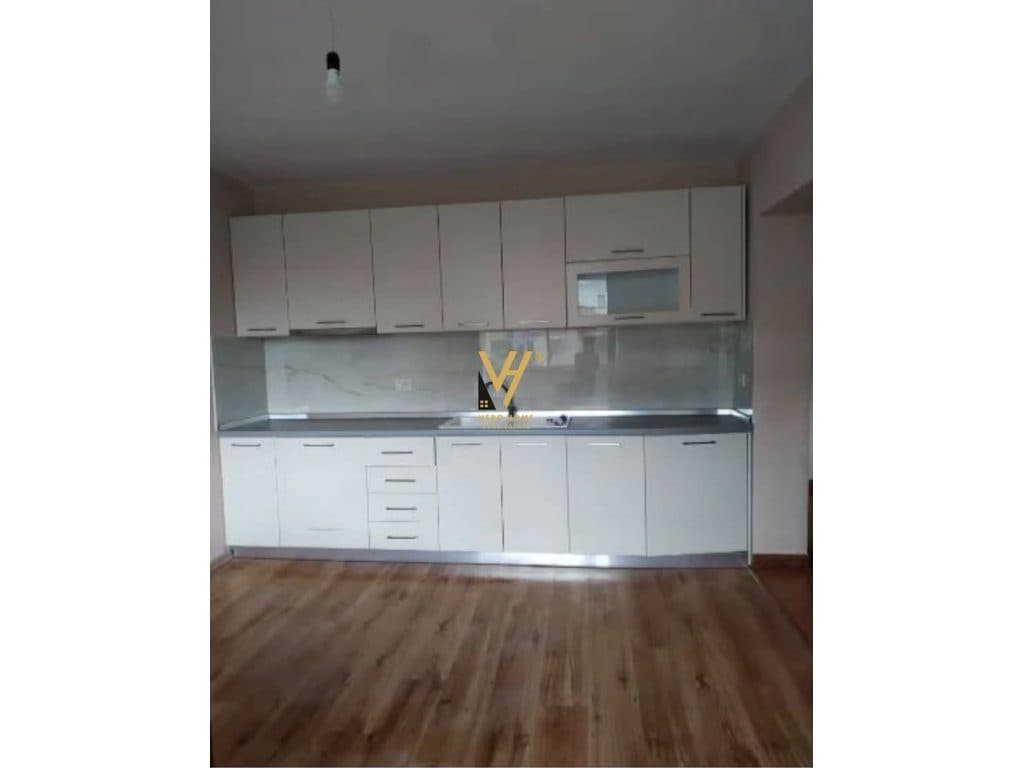 JEPET ZYRE 50 M2 ME QIRA TEK 21 DHJETORI 550 EURO 3
