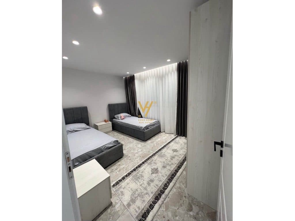 JEPET SHTEPI PRIVATE 2+1+OBORR ME QIRA NE SAUK 60.000 LEKE 4