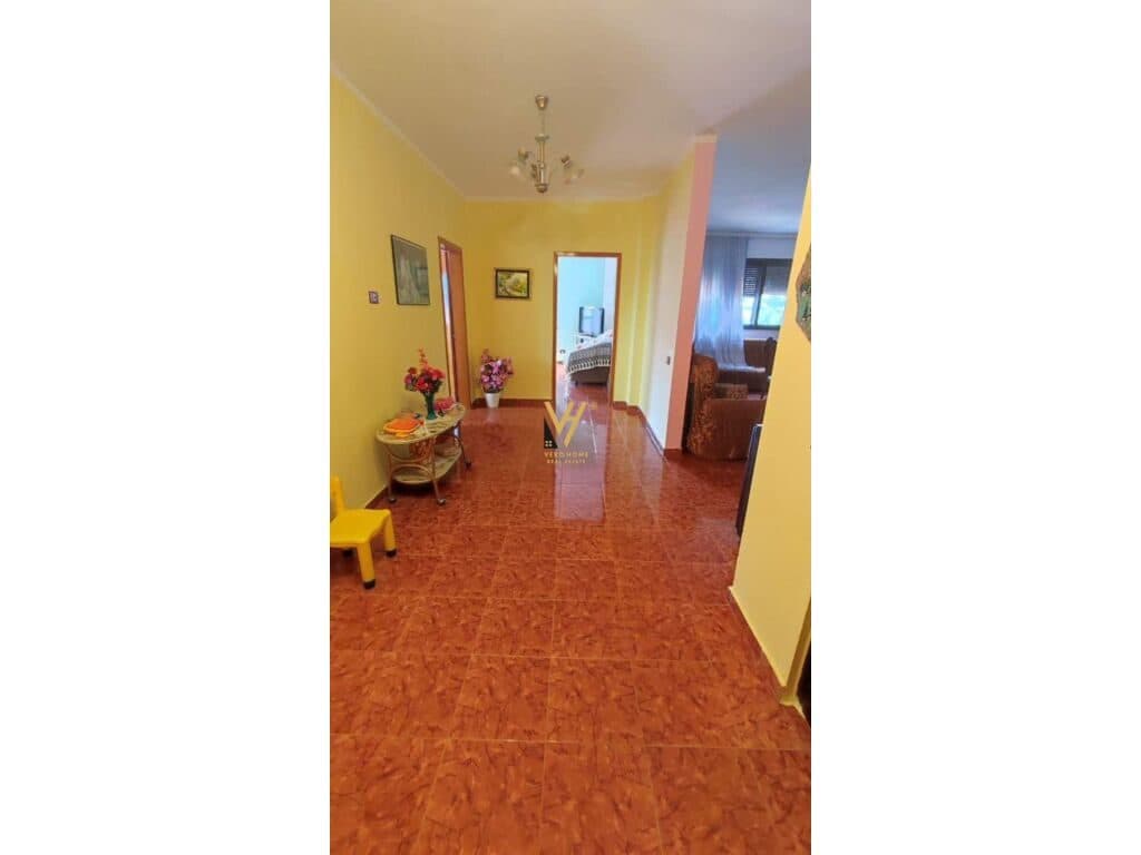 Shitet apartament 3+1+2 te Rruga Isuf Molla, Durres 118 m2