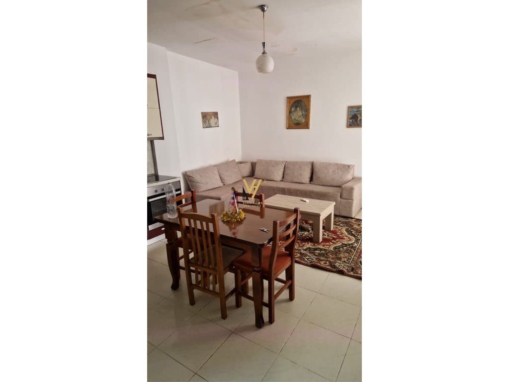 JEPET APARTAMENT 1+1+BLK ME QERA TE RRUGA E DIBRES 50.000 LEKE