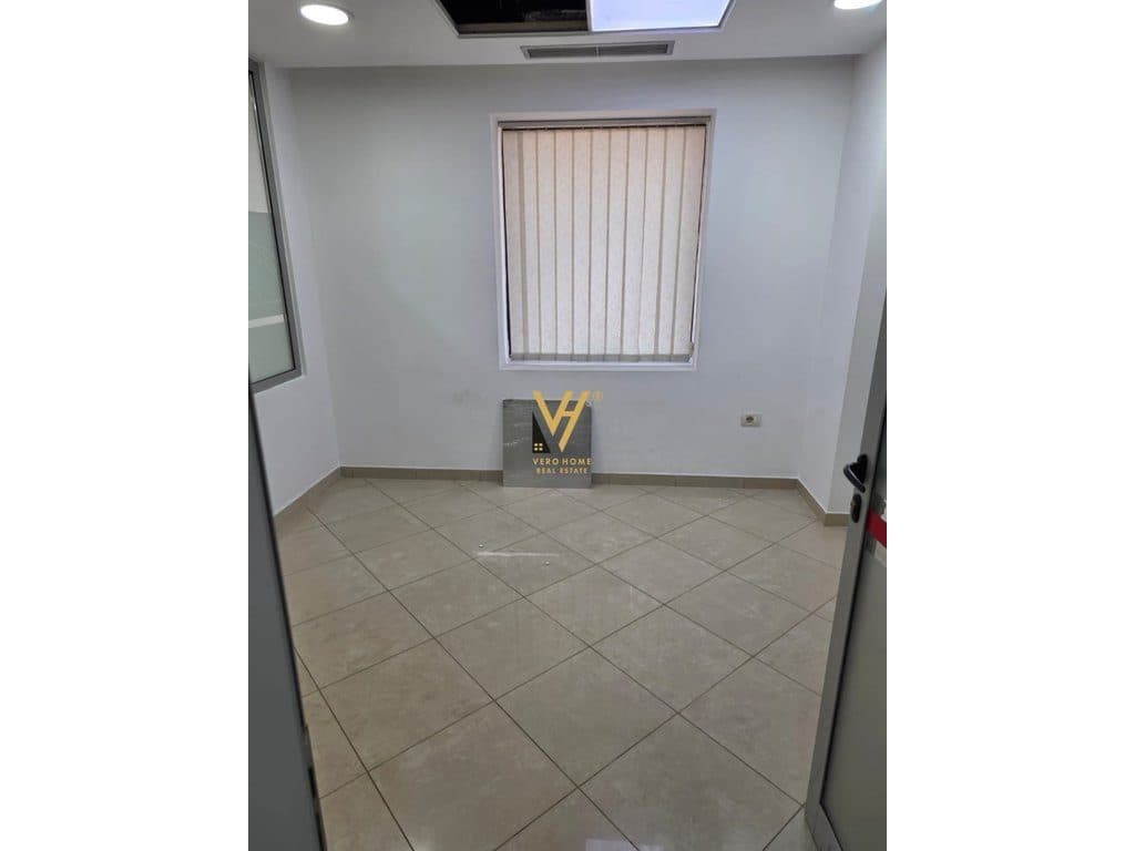 JEPET ZYRE 167 M2 ME QERA TE PIRAMIDA 2.500 EURO 2