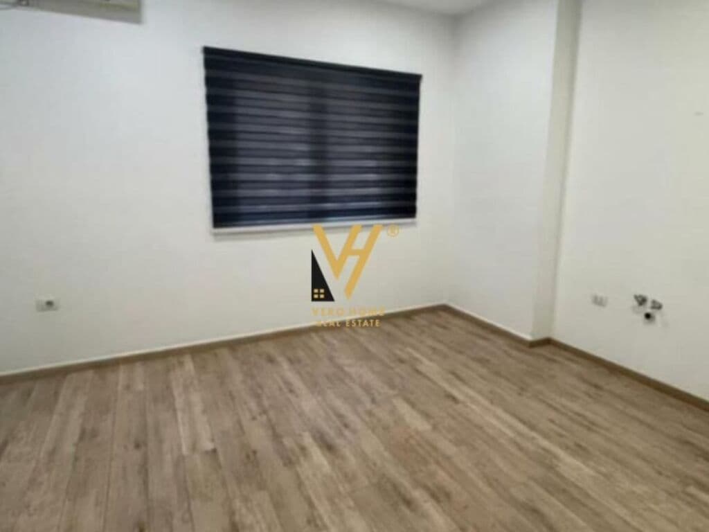 Jepet ambient biznesi me qera te Rruga e Elbasanit 122 m2 2