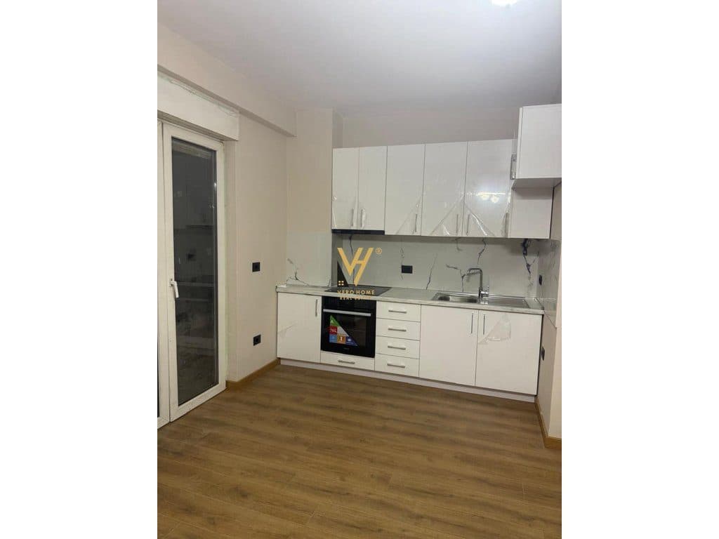 JEPET ZYRE 60 M2 ME QERA NE ALI DEM 50.000 LEKE 2
