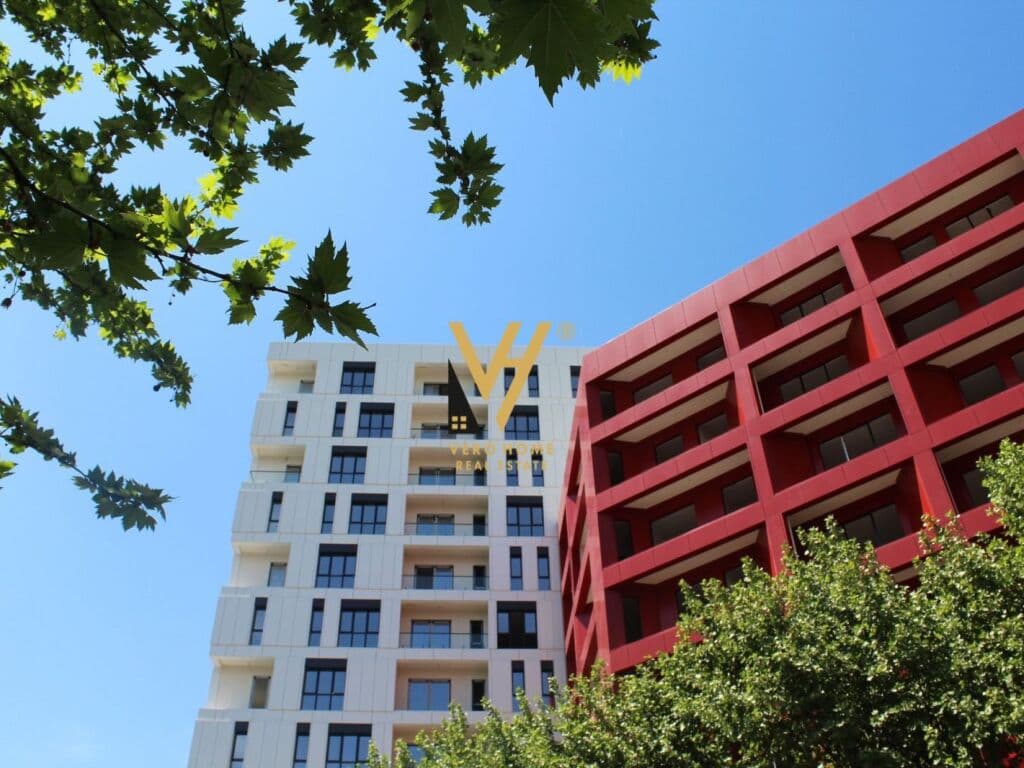 Jepet Zyre me qera te Kompleksi Arlis, Rruga e Dibres 120 m2