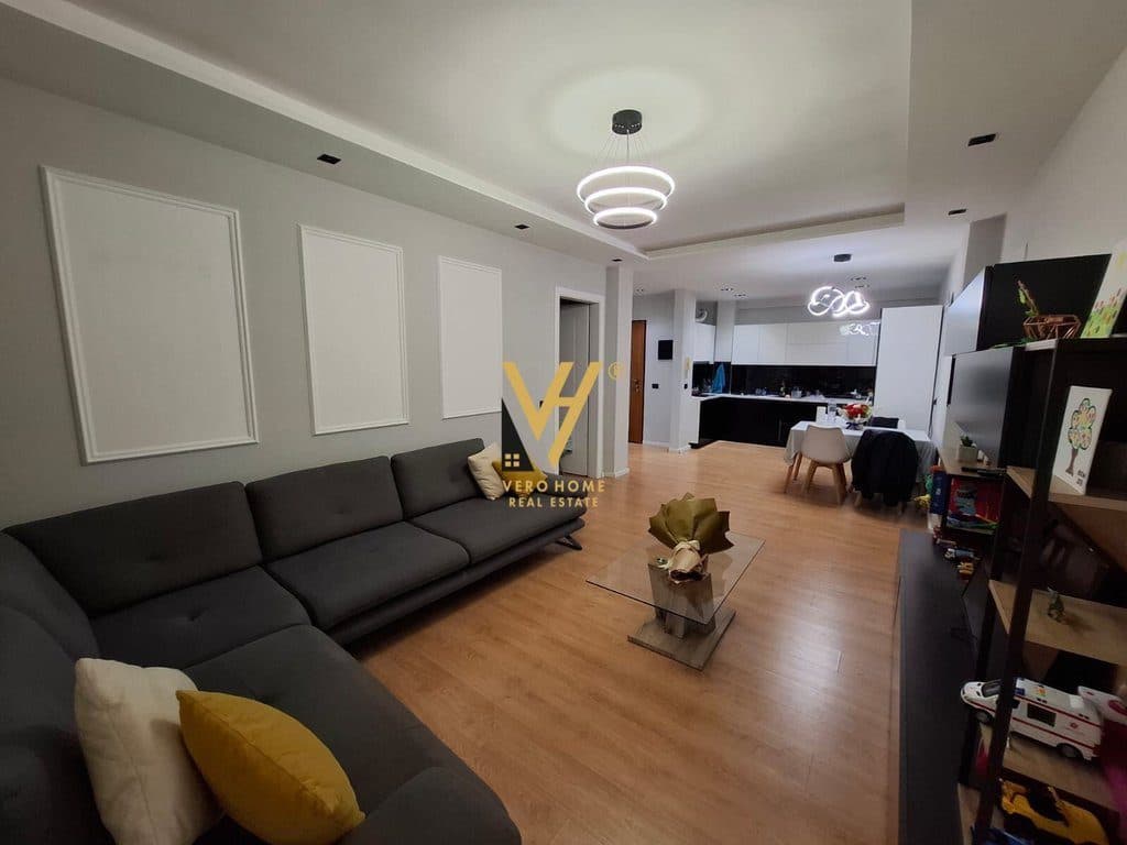 JEPET APARTAMENT 2+1+2 BLK ME QIRA, KOPSHTI BOTANIK,80.000 LEKE